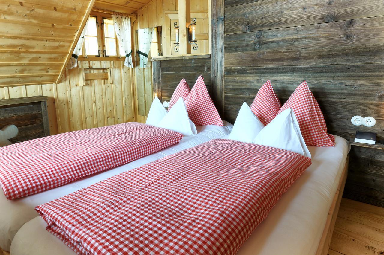 Almdorf Seinerzeit Hotel Wiedweg ภายนอก รูปภาพ